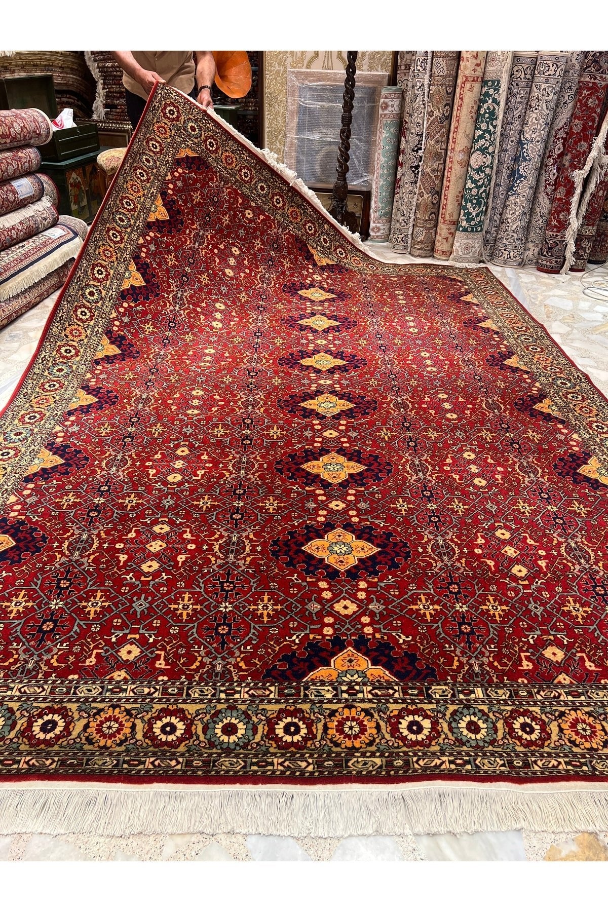RD RAMAZAN DAG Hand Rug Art Hand-Woven Hereke Rug Prison Workshop Weave Star Pattern Design Size 330x230 - MALLTURK