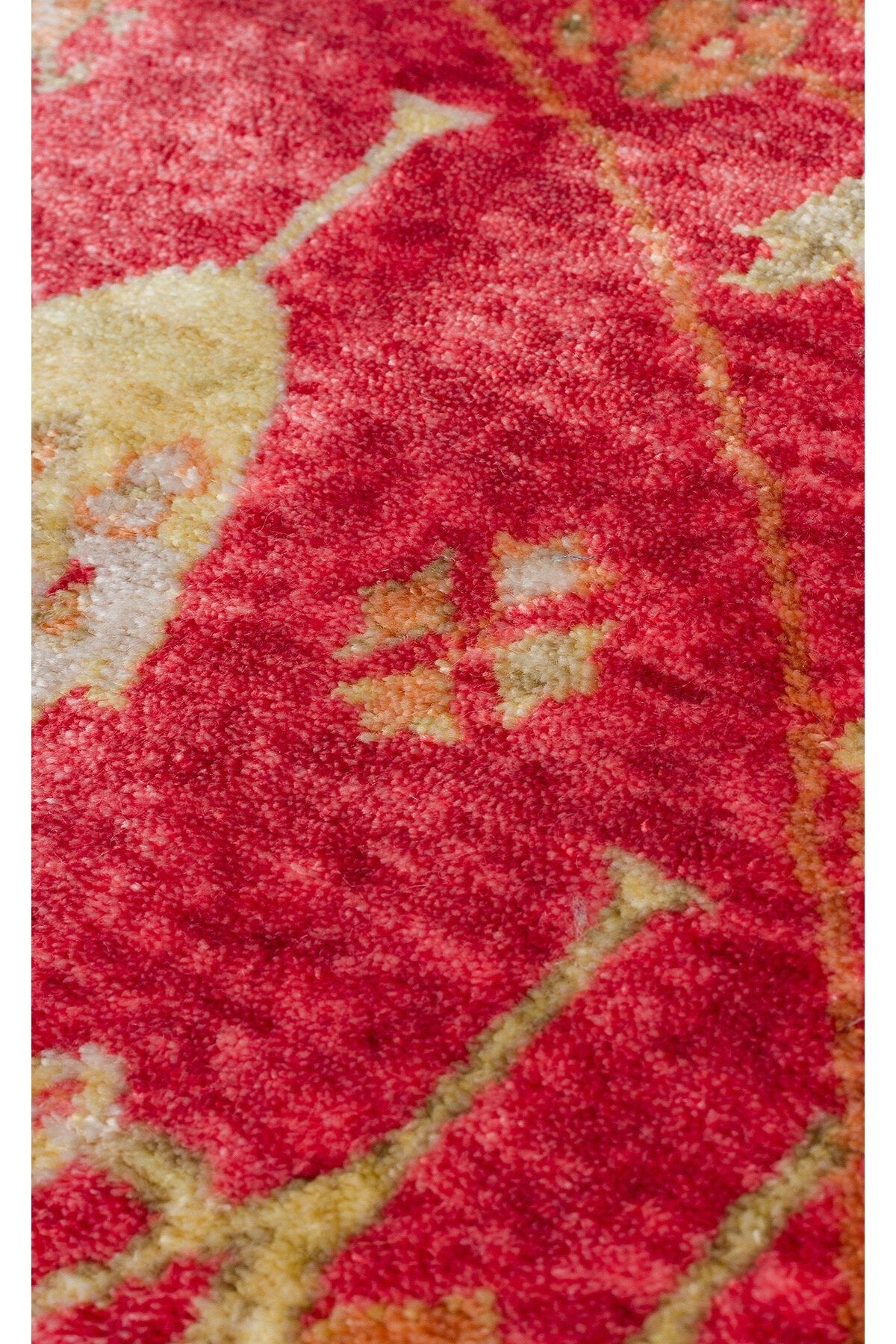 Eko Hali ZARA ZR 08 Red Round, a special loom carpet shaped by the harmonious and intensive handiwork of women from Usak. - MALLTURK