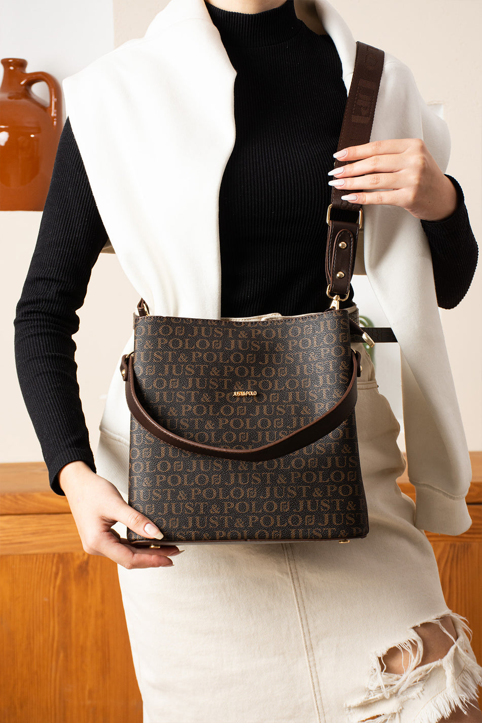 Just Polo Smoked Tan Women's Hand and Shoulder Bag, 3 Compartments, Magnetic Snap and Zipper Closure, Dimensions: 25x25 cm - MALLTURK