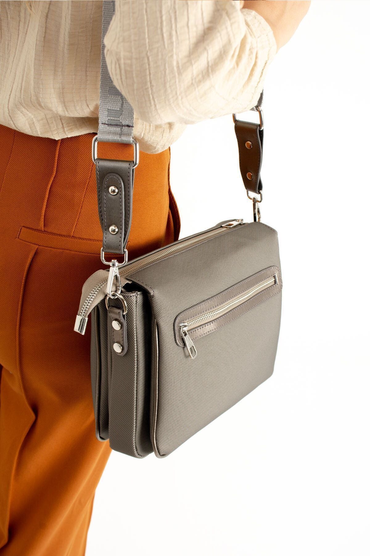 Just Polo Women's Shoulder & Messenger Bag Color Gray - MALLTURK
