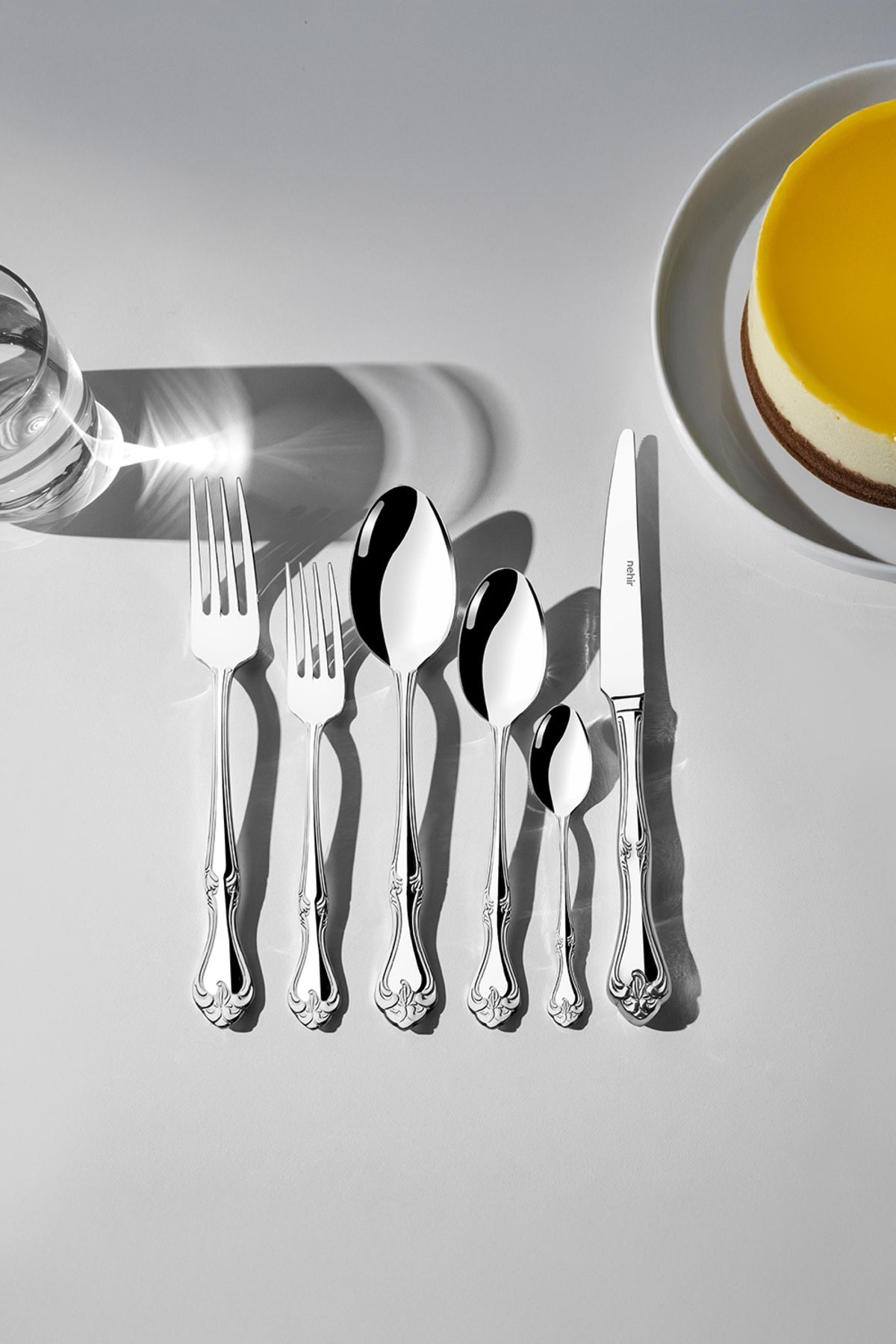 Nehir lalezar Plain 12 Place Setting 72 Piece Boxed Flatware Set - MALLTURK