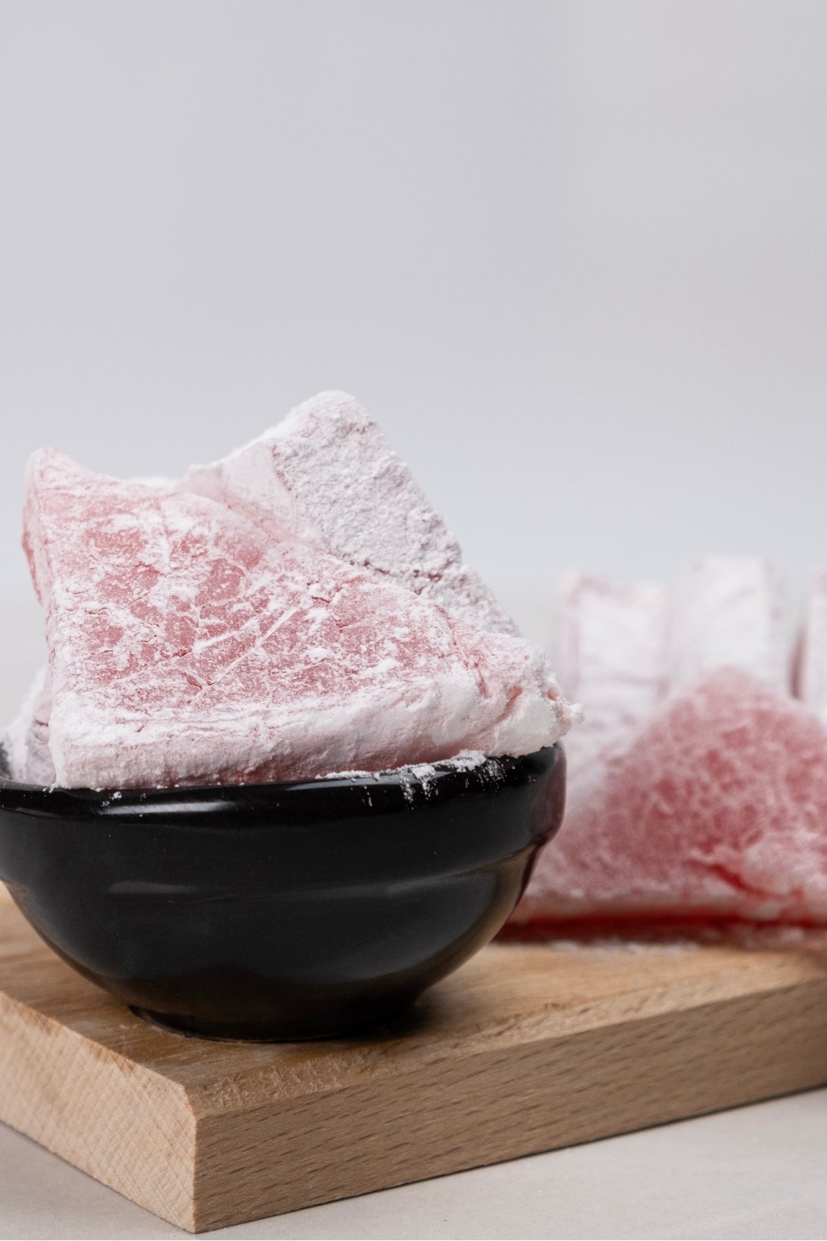 Leblebi Carsisi Rose Triangle Turkish Delight 800 g - MALLTURK