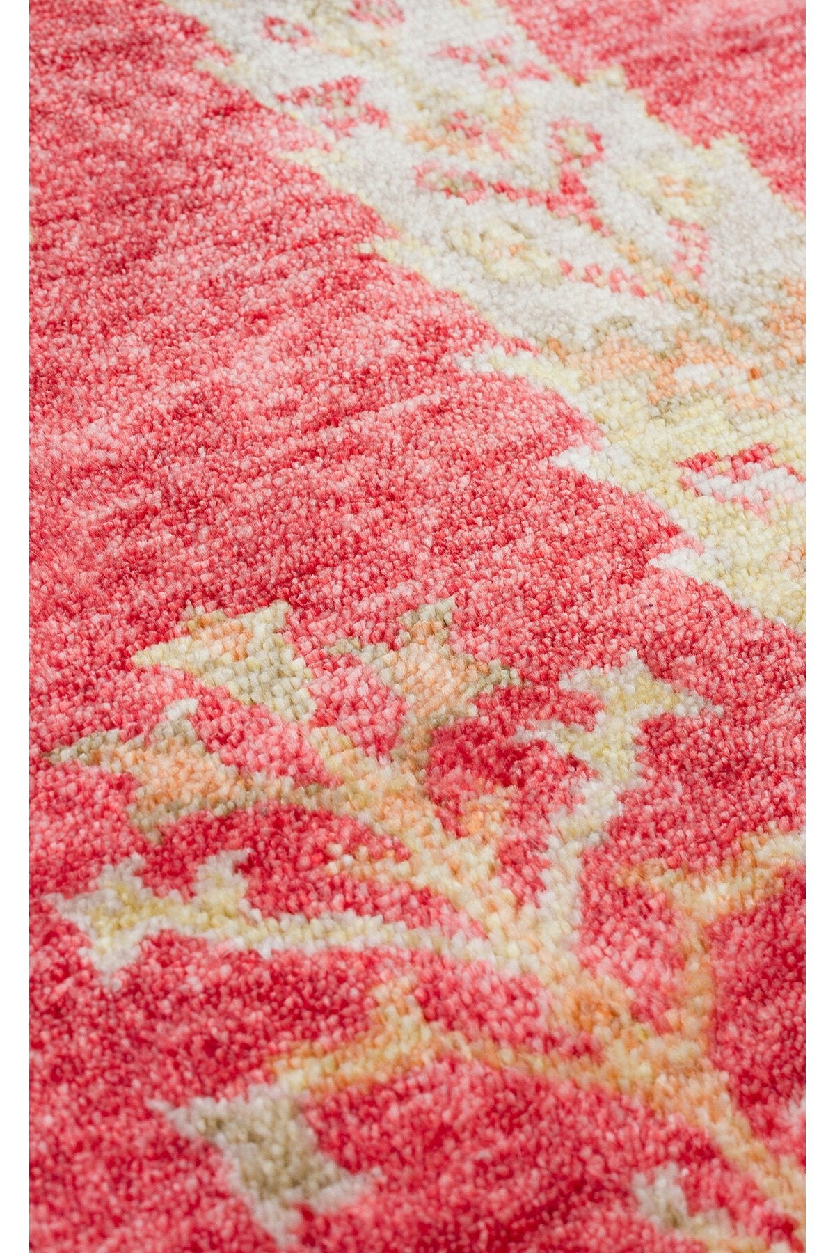 Eko Hali ZARA ZR 08 Red Round, a special loom carpet shaped by the harmonious and intensive handiwork of women from Usak. - MALLTURK