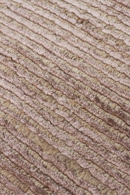 Vog Hali Siena Anthracite is a living room rug meticulously crafted using hand-weaving techniques, made from a natural bamboo and wool blend. - MALLTURK