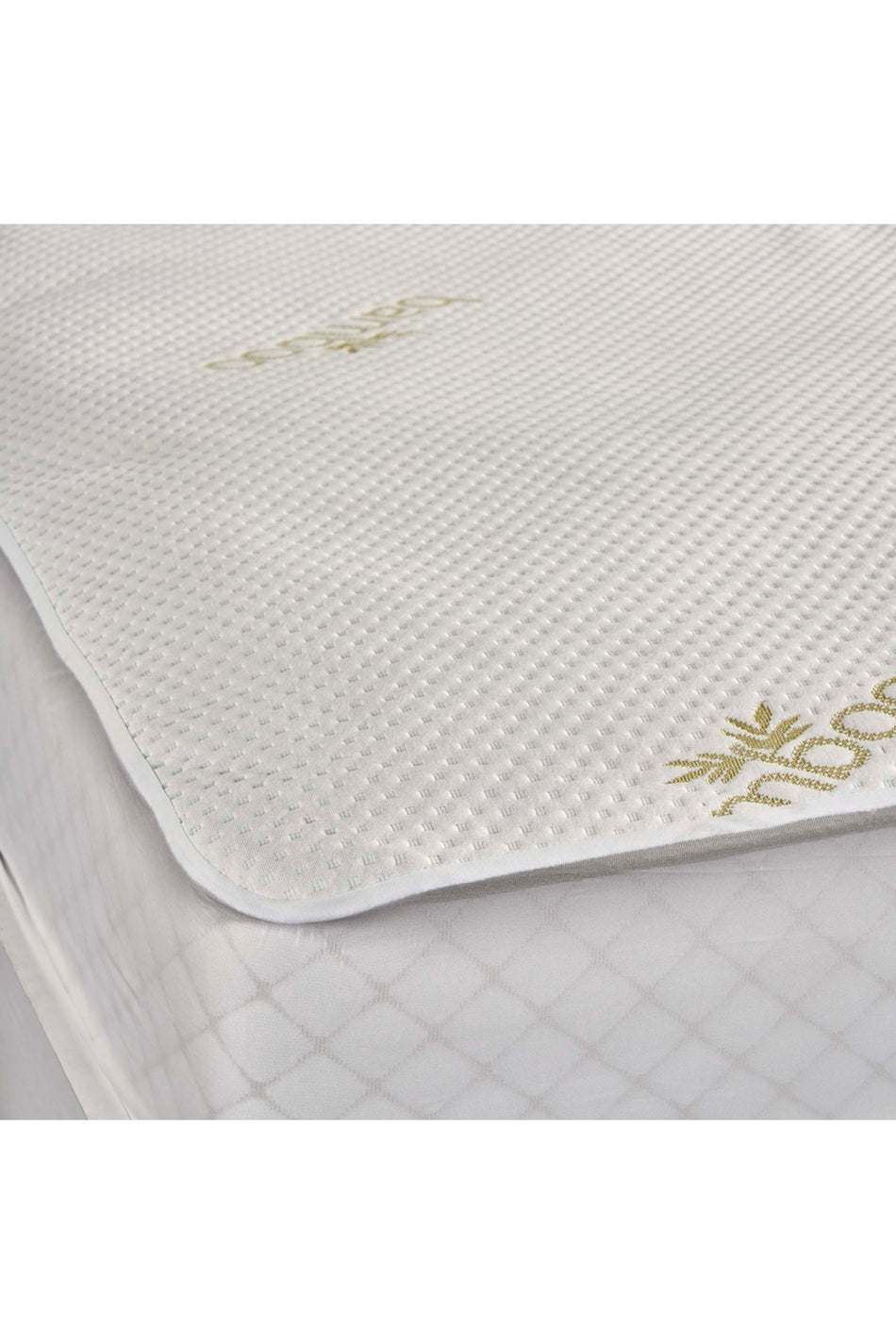 Linens Luxury Waterproof Bamboo Mattress Protector - MALLTURK