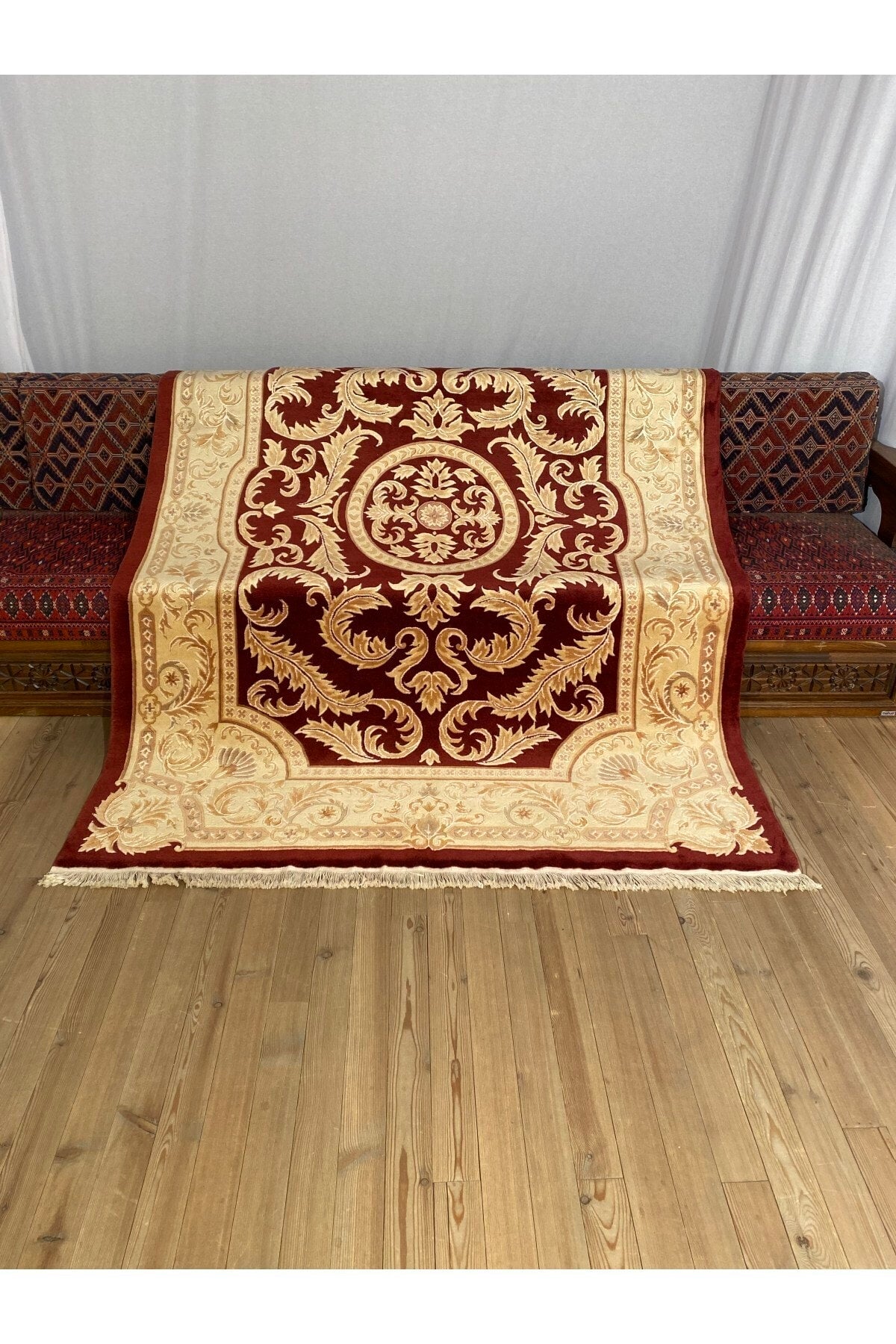 SIRVAN Rug Hand-Woven Usak Rug 170 X 237