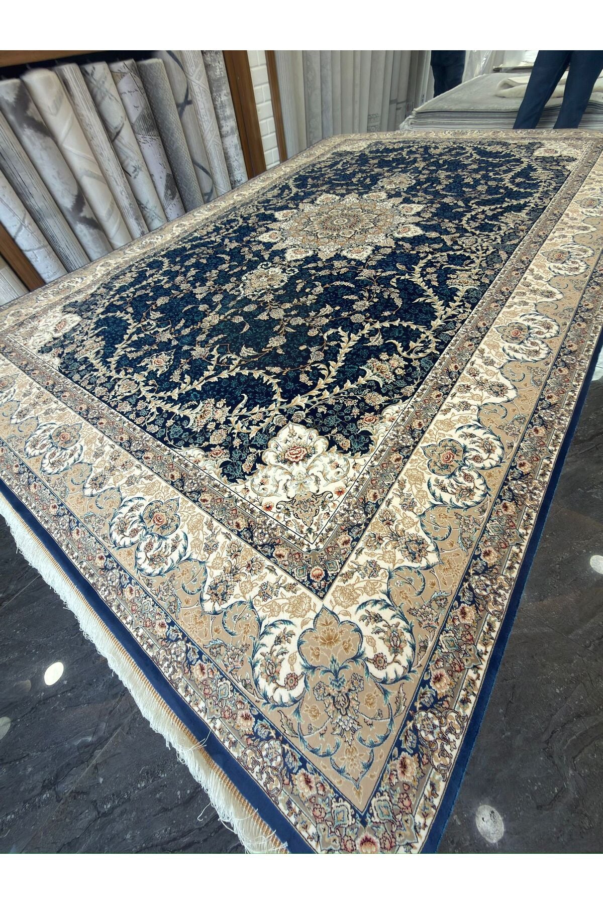 Silk Rug Hand-Woven Iranian 200x300 - MALLTURK