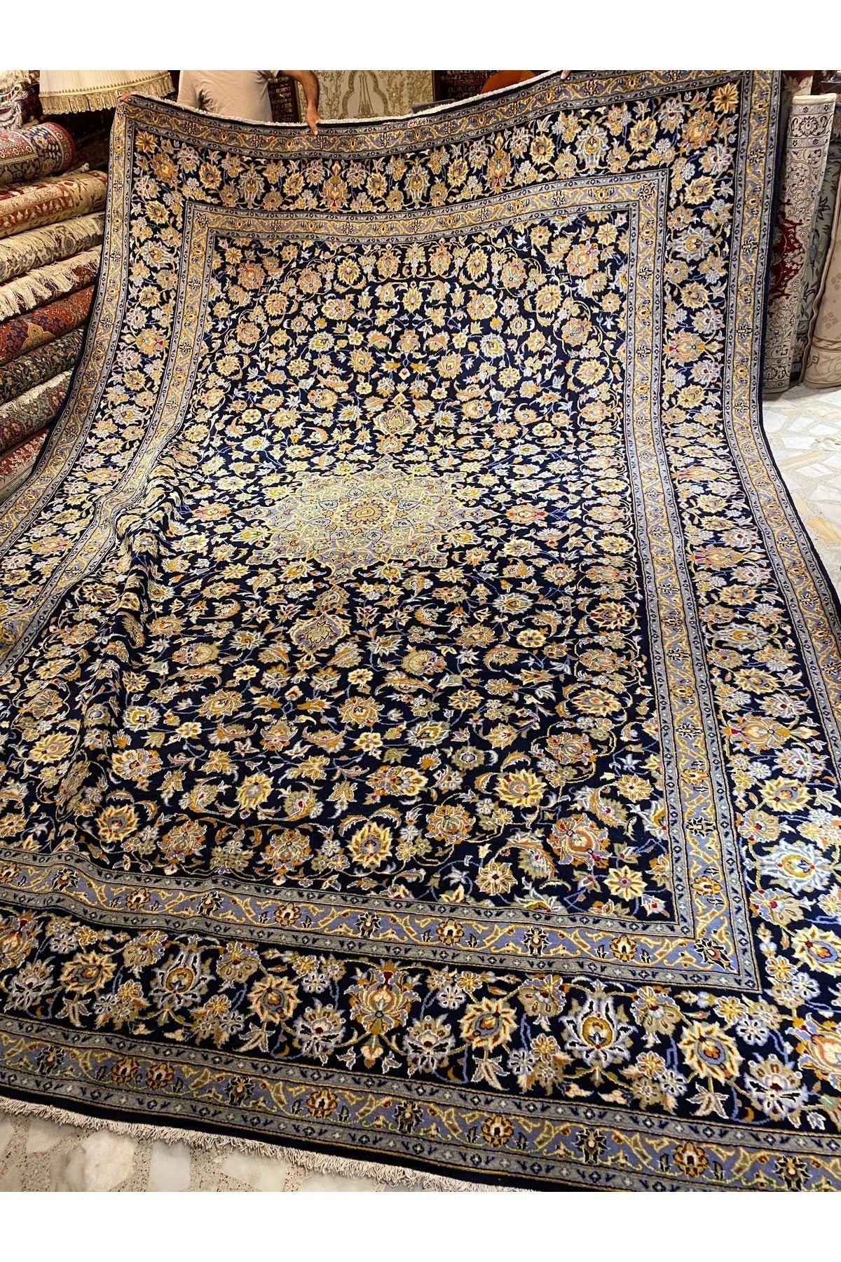 RD RAMAZAN DAG Hand Rug Art Hand-Woven Iranian Kesan Rug Signed Cotton Base Wool Weave Olup Natural Dye Size 425x307 - MALLTURK