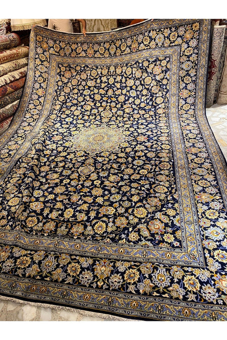 RD RAMAZAN DAG Hand Rug Art Hand-Woven Iranian Kesan Rug Signed Cotton Base Wool Weave Olup Natural Dye Size 425x307 - MALLTURK