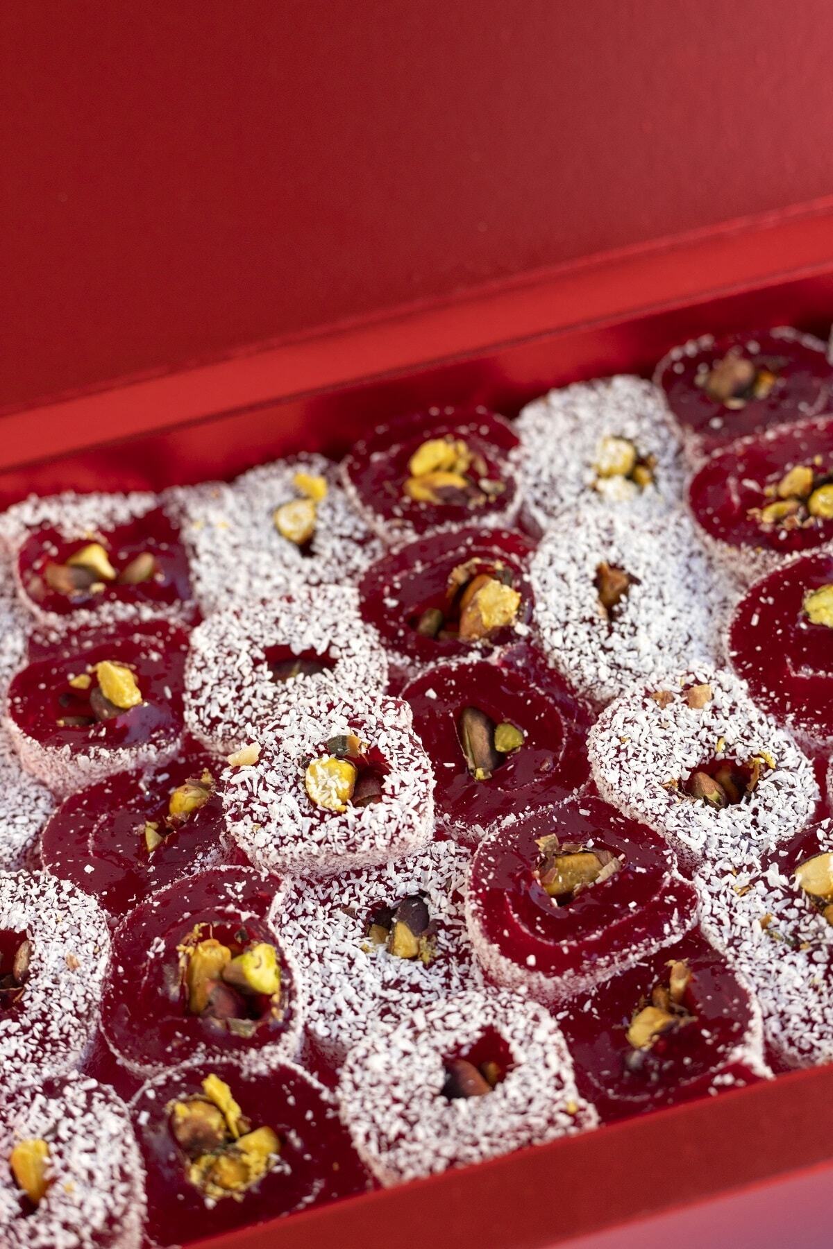 Rumeli lokumcusu Rolled Pomegranate Flavored Pistachio Turkish Delight 900gr - MALLTURK