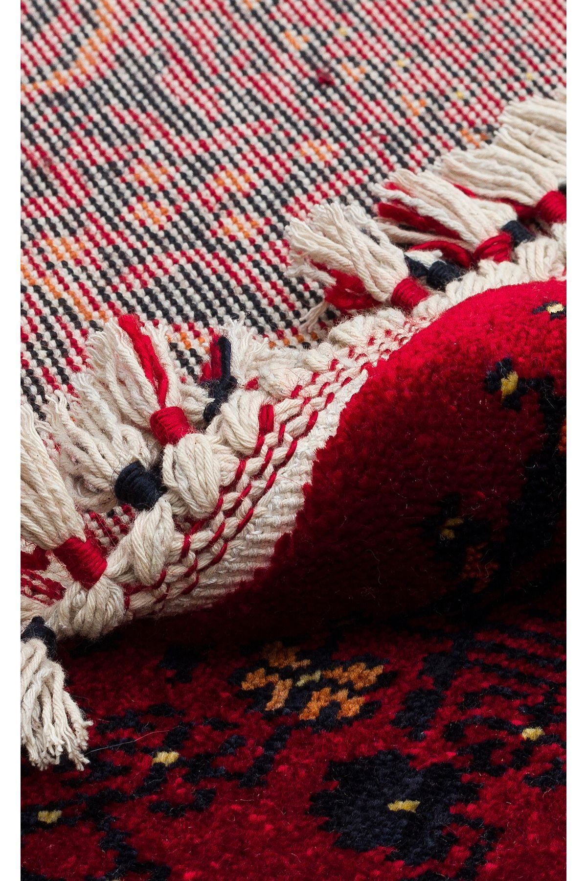 Eko Hali NOSTALGIA 960 Red Q is a special loom rug shaped by the intensive hand labor of women from Usak. - MALLTURK