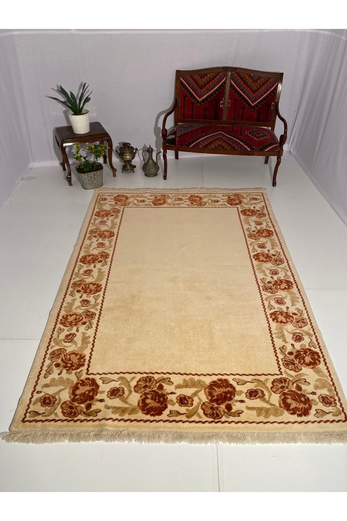 SIRVAN Rug Hand-Woven Usak Rug 176 x 237