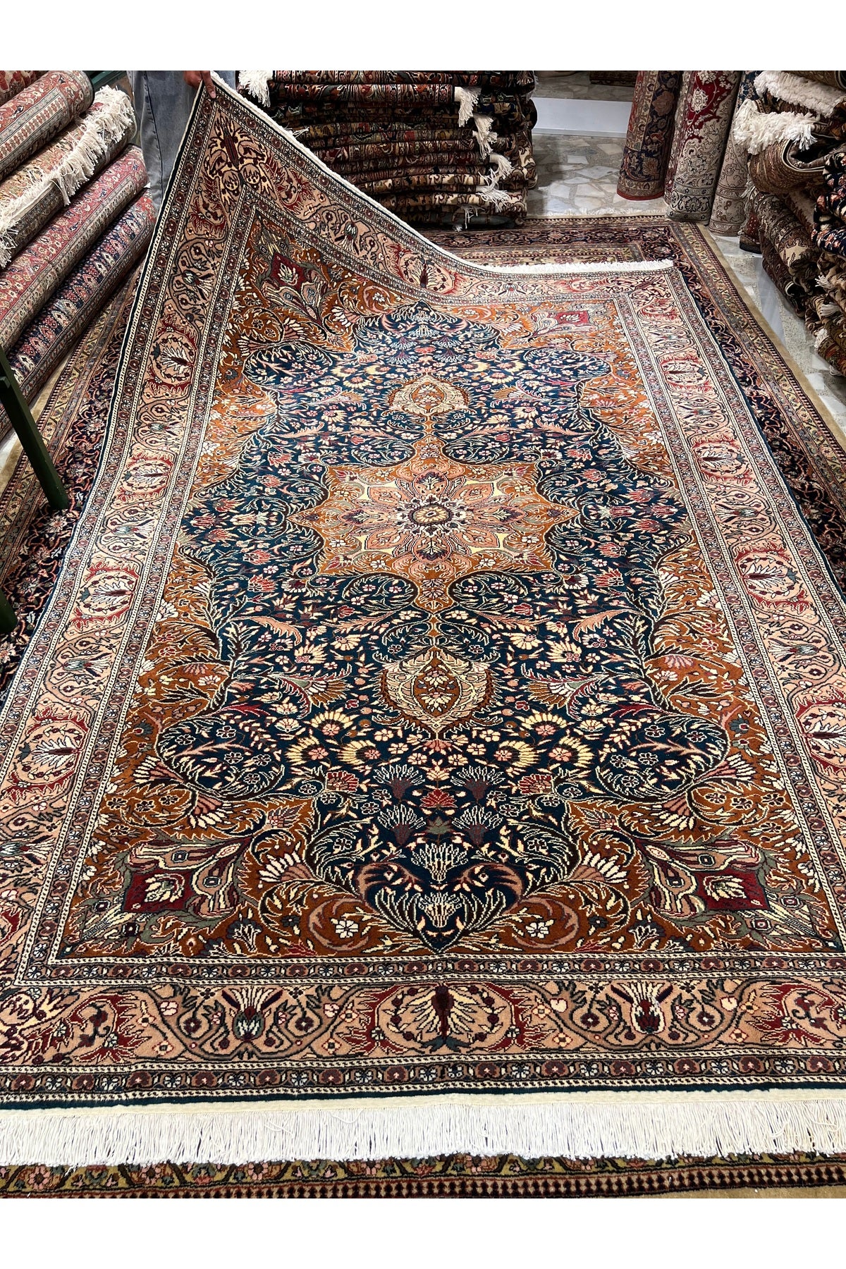 RD RAMAZAN DAG Hand Rug Art Hand-Woven Kayseri Hacilar Weave Premium Kalitesi Magnificent Bir Eser Size 300x200 - MALLTURK