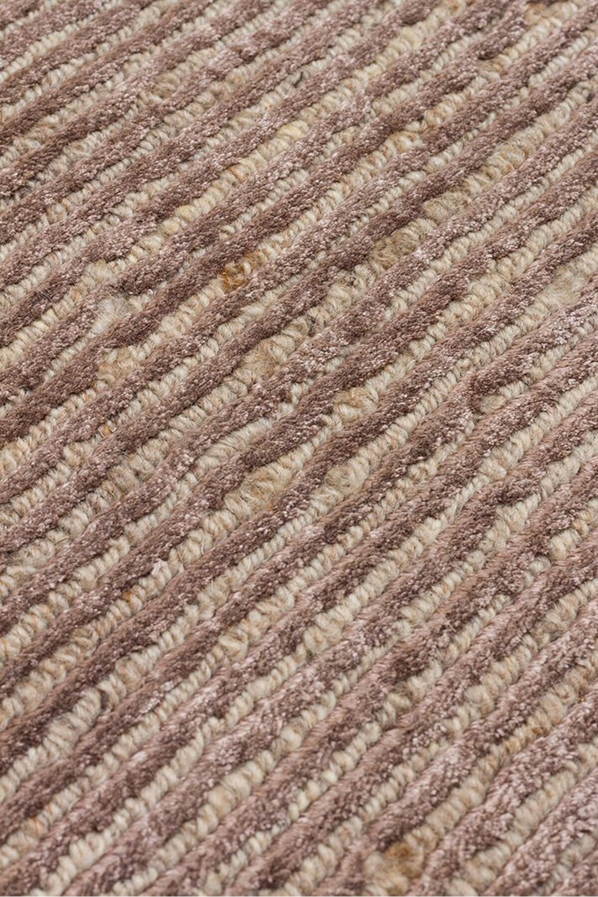 Vog Hali Siena Anthracite is a living room rug meticulously crafted using hand-weaving techniques, made from a natural bamboo and wool blend. - MALLTURK