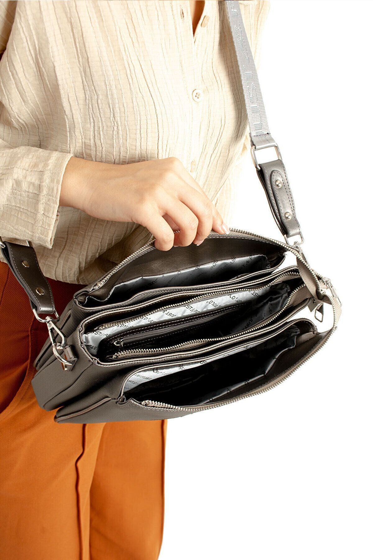 Just Polo Women's Shoulder & Messenger Bag Color Gray - MALLTURK
