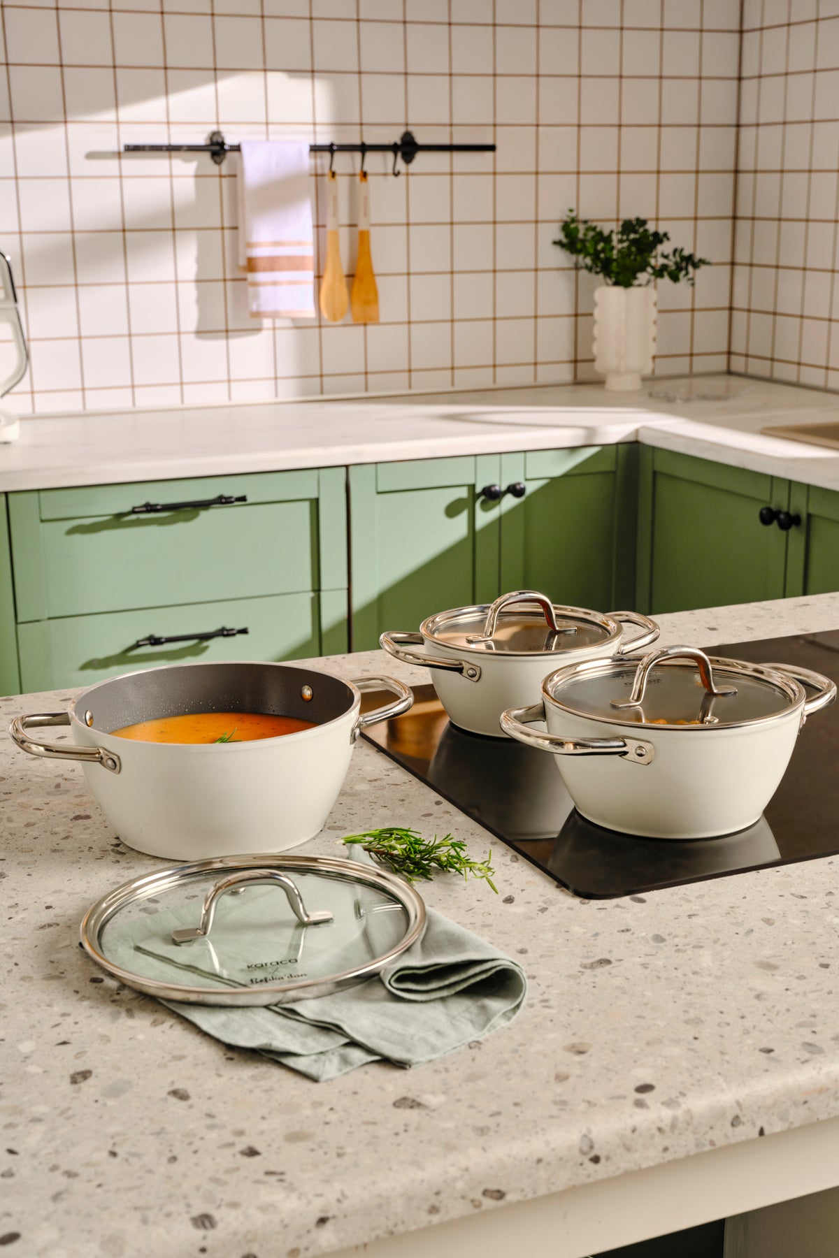Karaca x Refika Swiss Crystal Kulplu 6 Piece Midi 0 Yag Ile Nonstick Pot Set Creamy