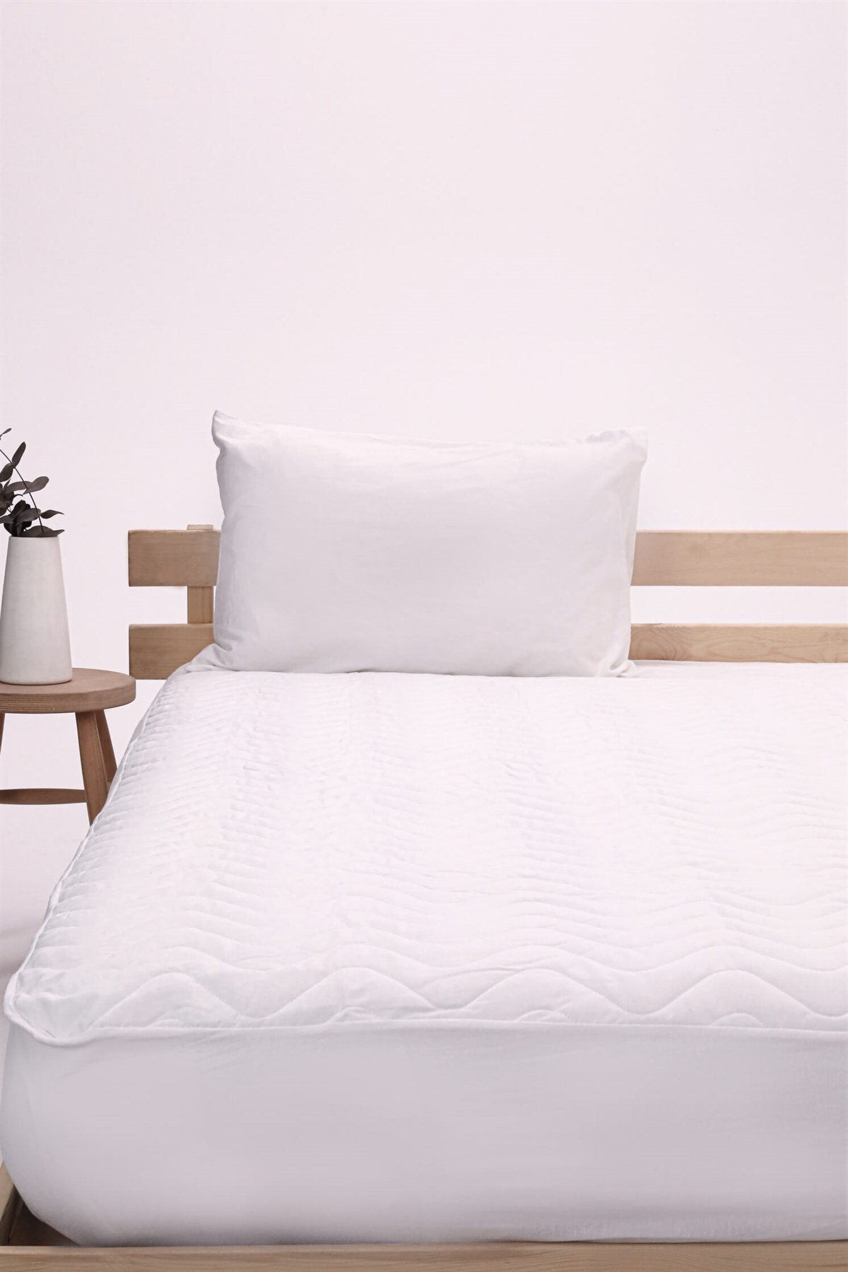 FAVORA Quilted Fitted Mattress Protector - MALLTURK