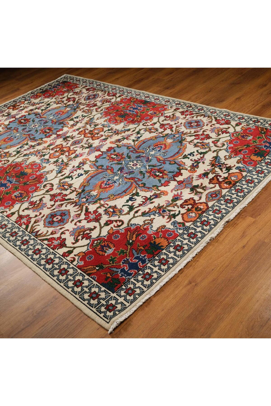 Alfombra de lana tejida a mano con diseño de Anatolia Halicizade