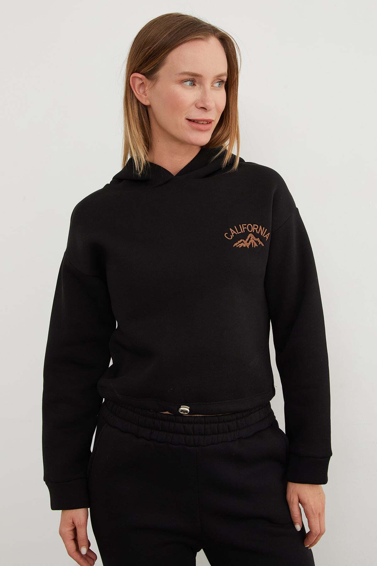 3 Thread California Embroidered Hooded Jogger Set - MALLTURK