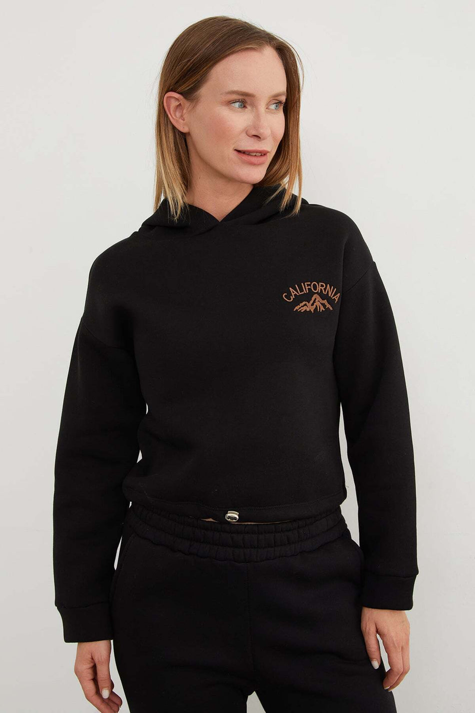 3 Thread California Embroidered Hooded Jogger Set - MALLTURK