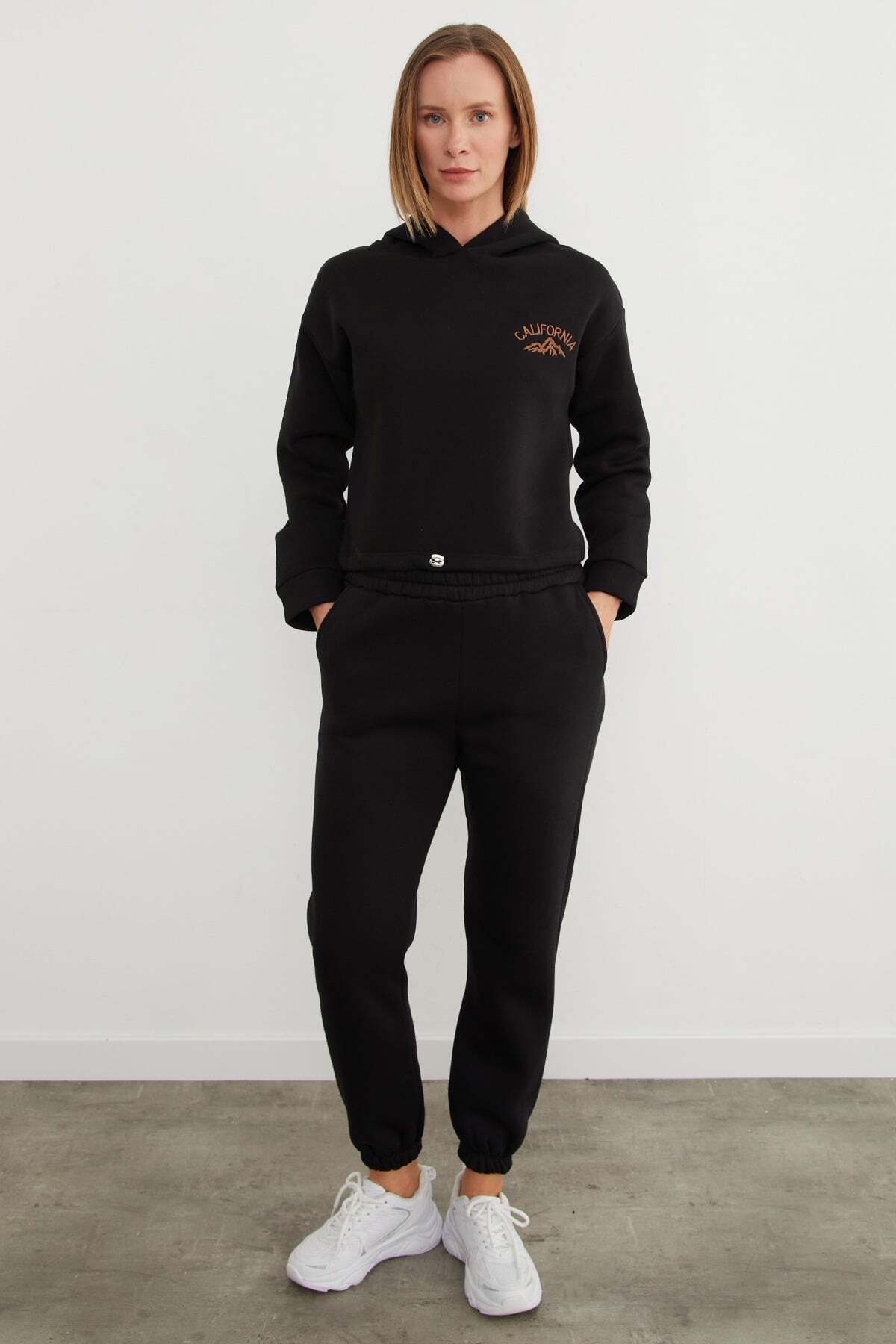 3 Thread California Embroidered Hooded Jogger Set - MALLTURK