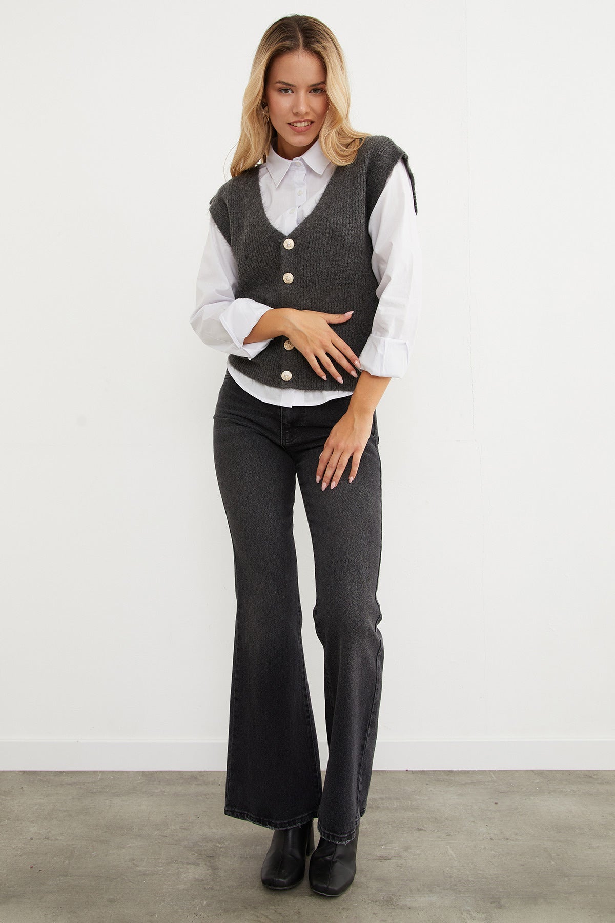 Bearded Buttoned V-Neck Oversize Vest - MALLTURK