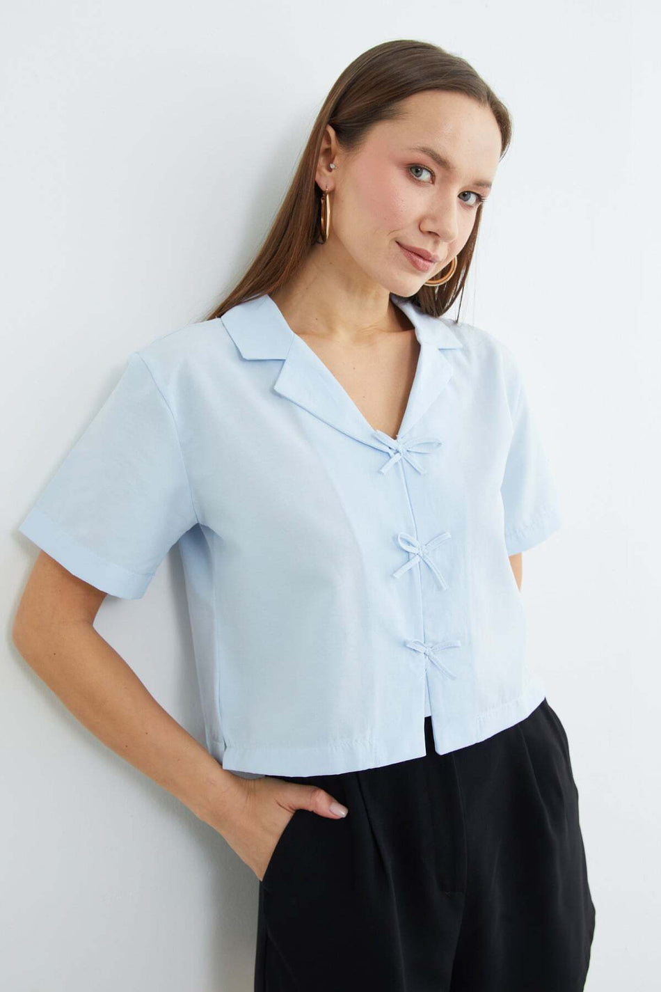Bow-Tie Buttoned Crop Shirt - MALLTURK