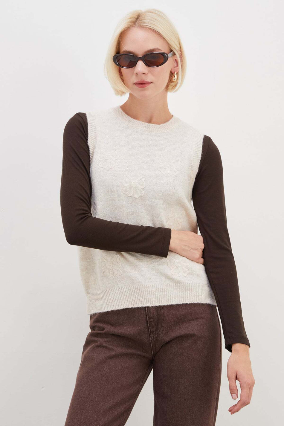 Bowknot Embroidered Crew Neck Knit Sweater - MALLTURK