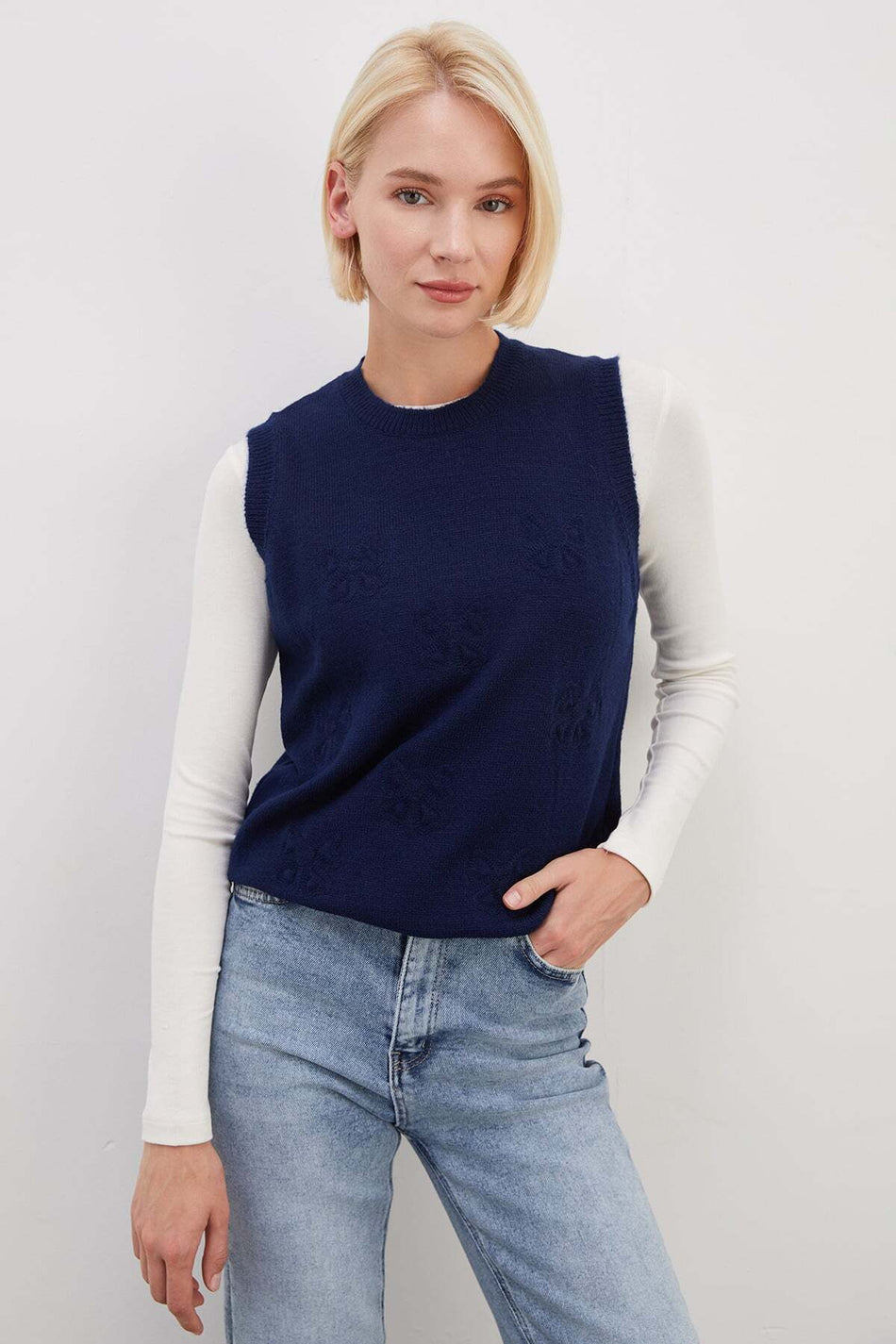Bowknot Embroidered Crew Neck Knit Sweater - MALLTURK