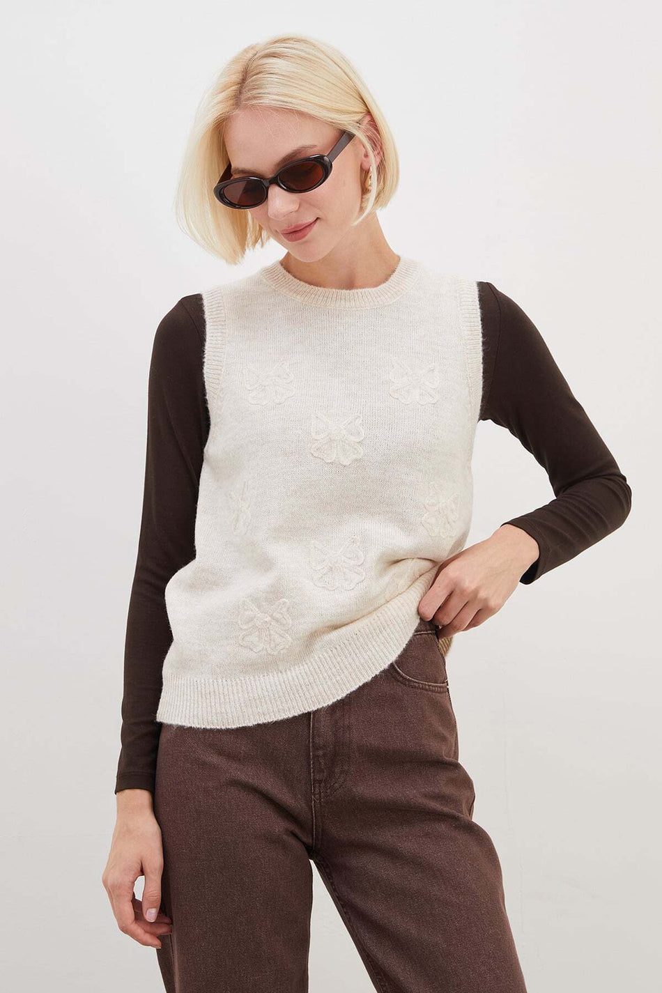 Bowknot Embroidered Crew Neck Knit Sweater - MALLTURK