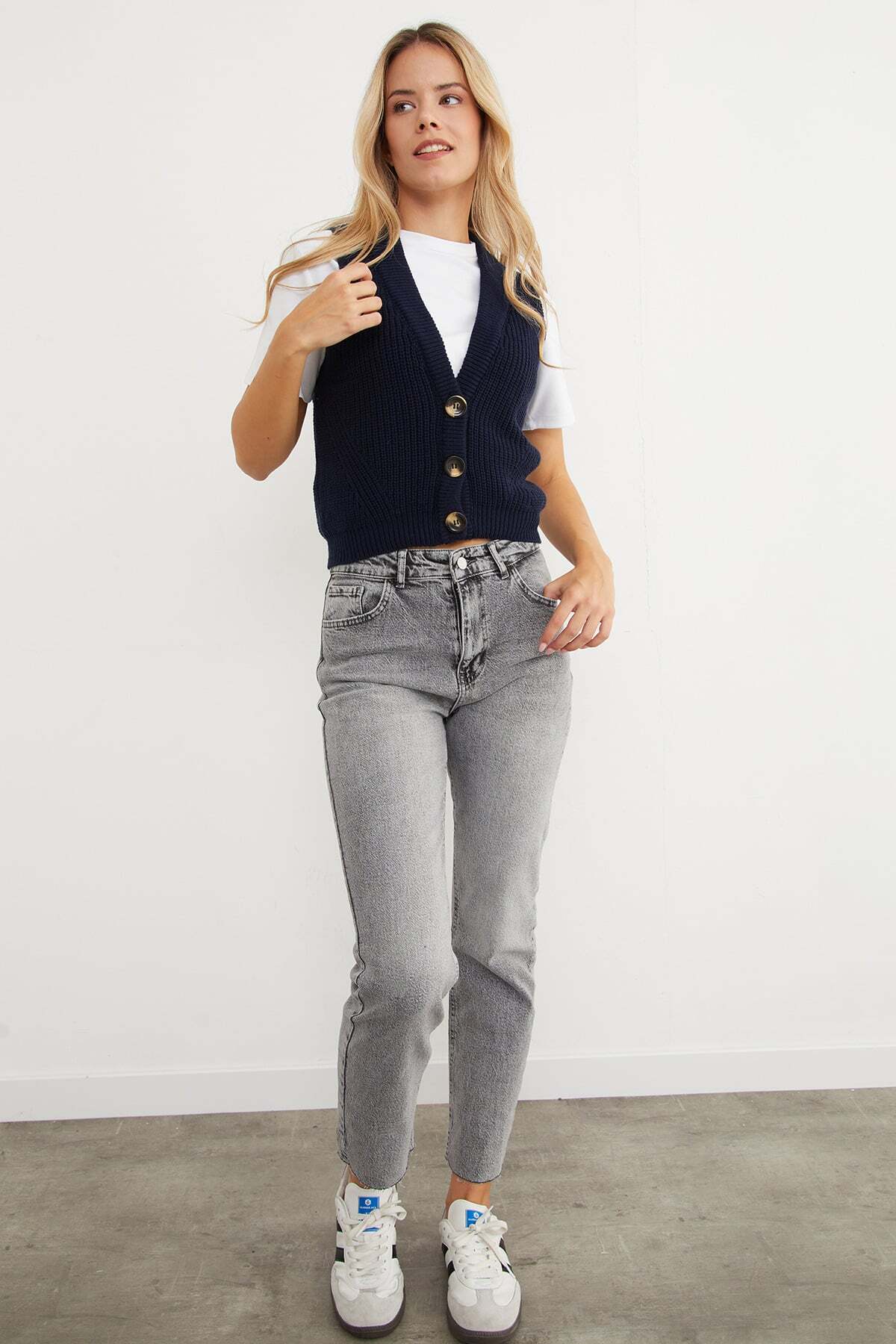 Buttoned Knitwear Vest - MALLTURK