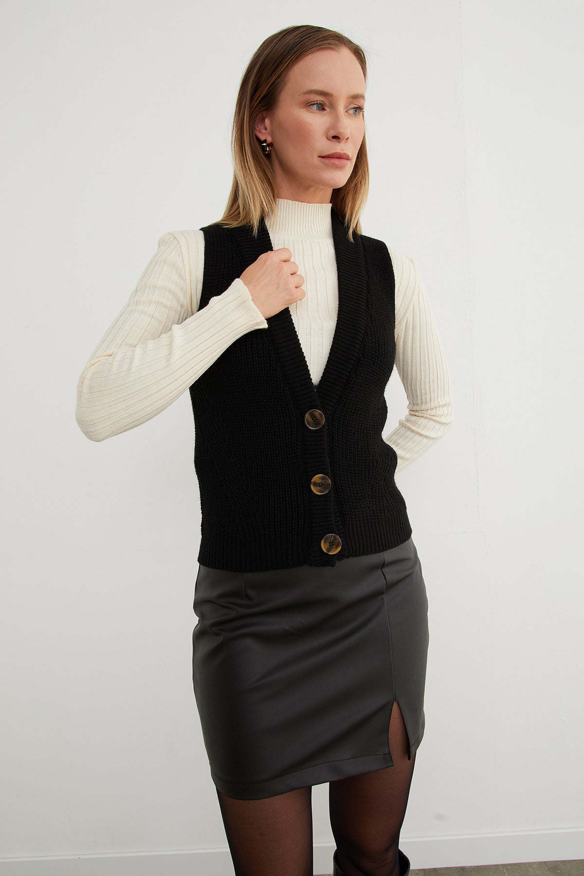 Buttoned Knitwear Vest - MALLTURK