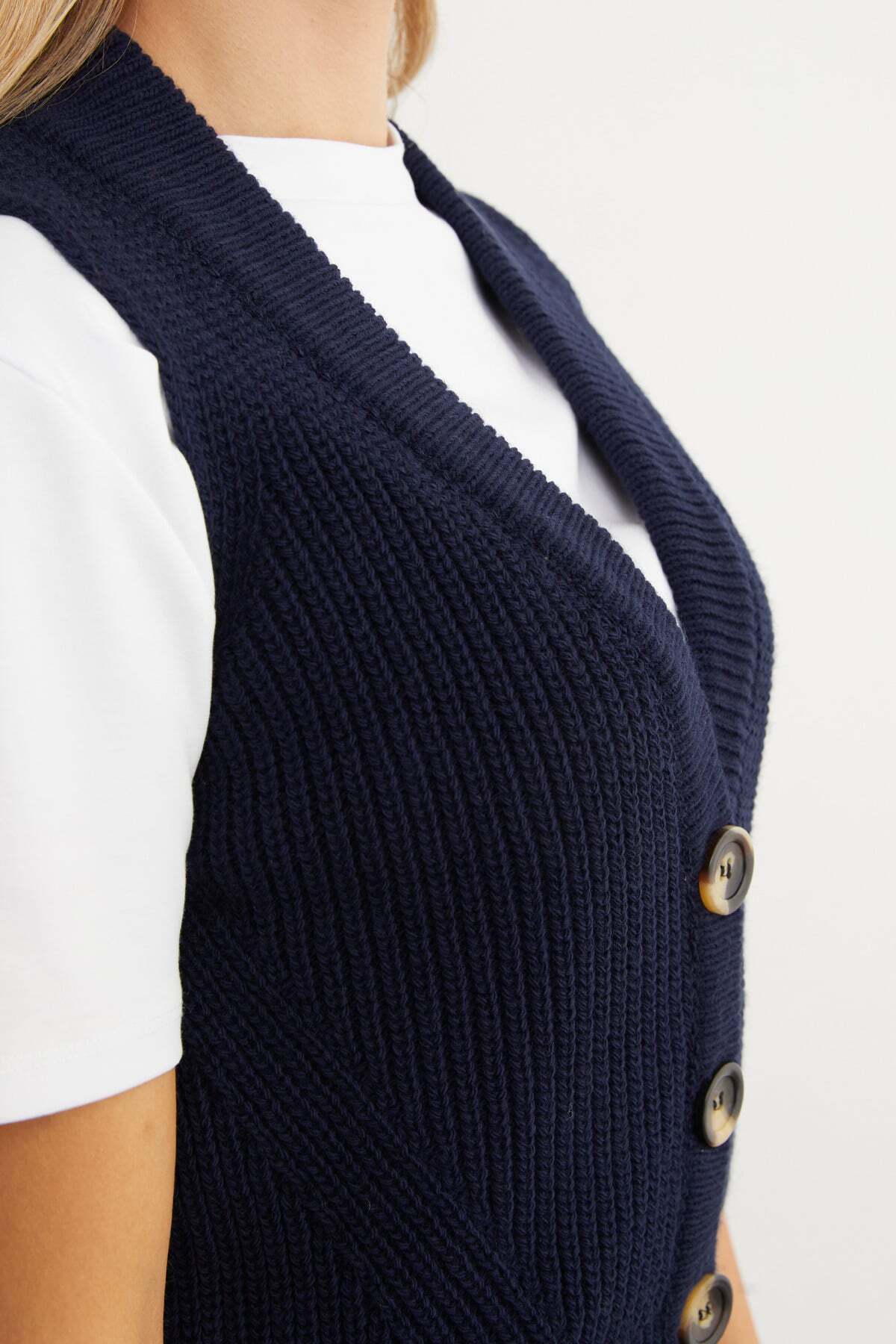 Buttoned Knitwear Vest - MALLTURK