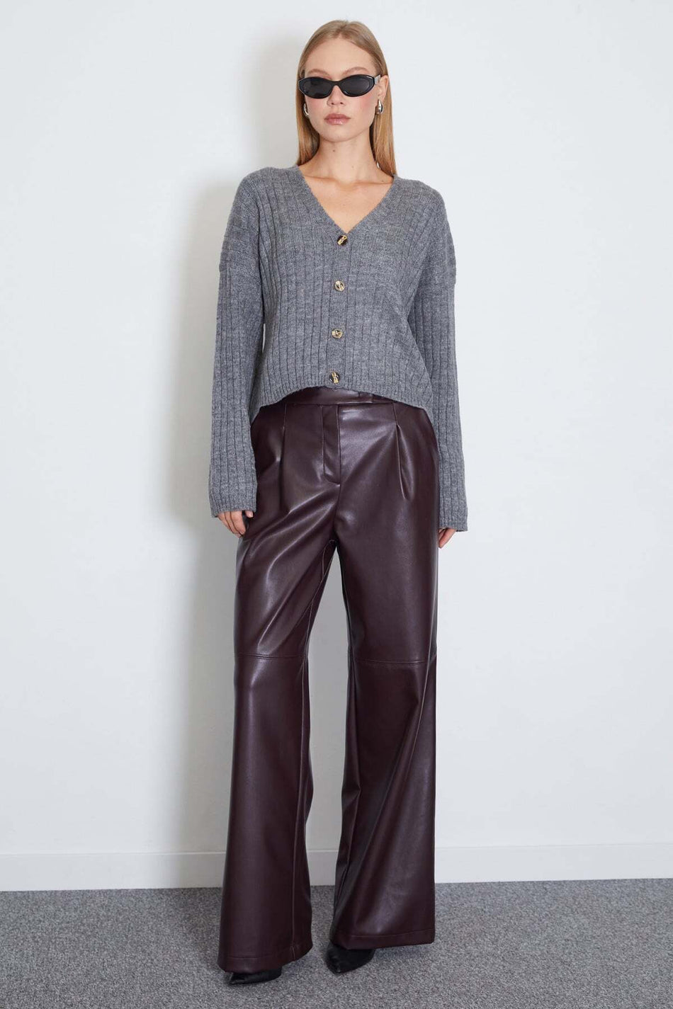 Buttoned V-Neck Knitted Cardigan - MALLTURK