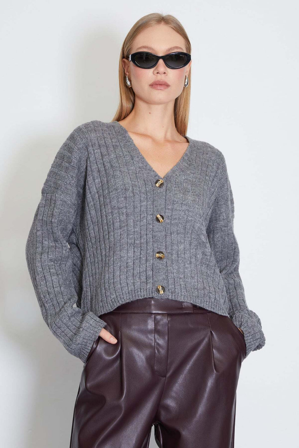 Buttoned V-Neck Knitted Cardigan - MALLTURK