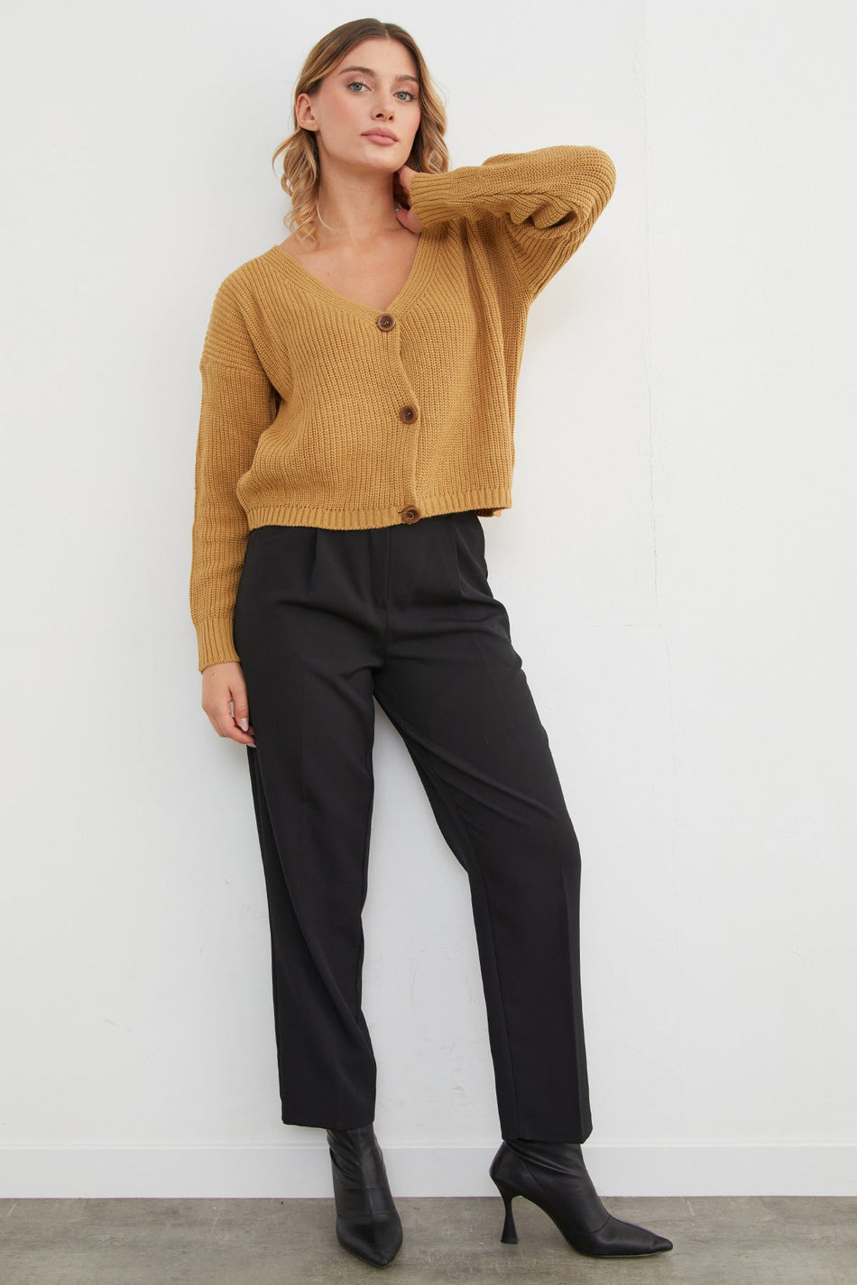 Buttoned V-Neck Knitwear Cardigan - MALLTURK