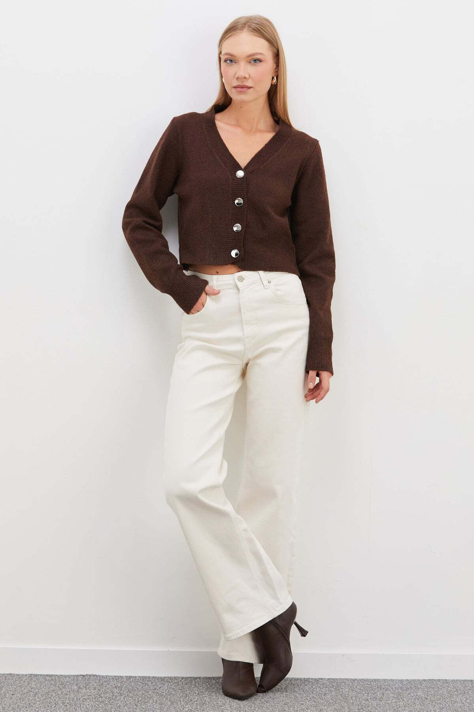 Buttoned V-Neck Knitwear Cardigan - MALLTURK