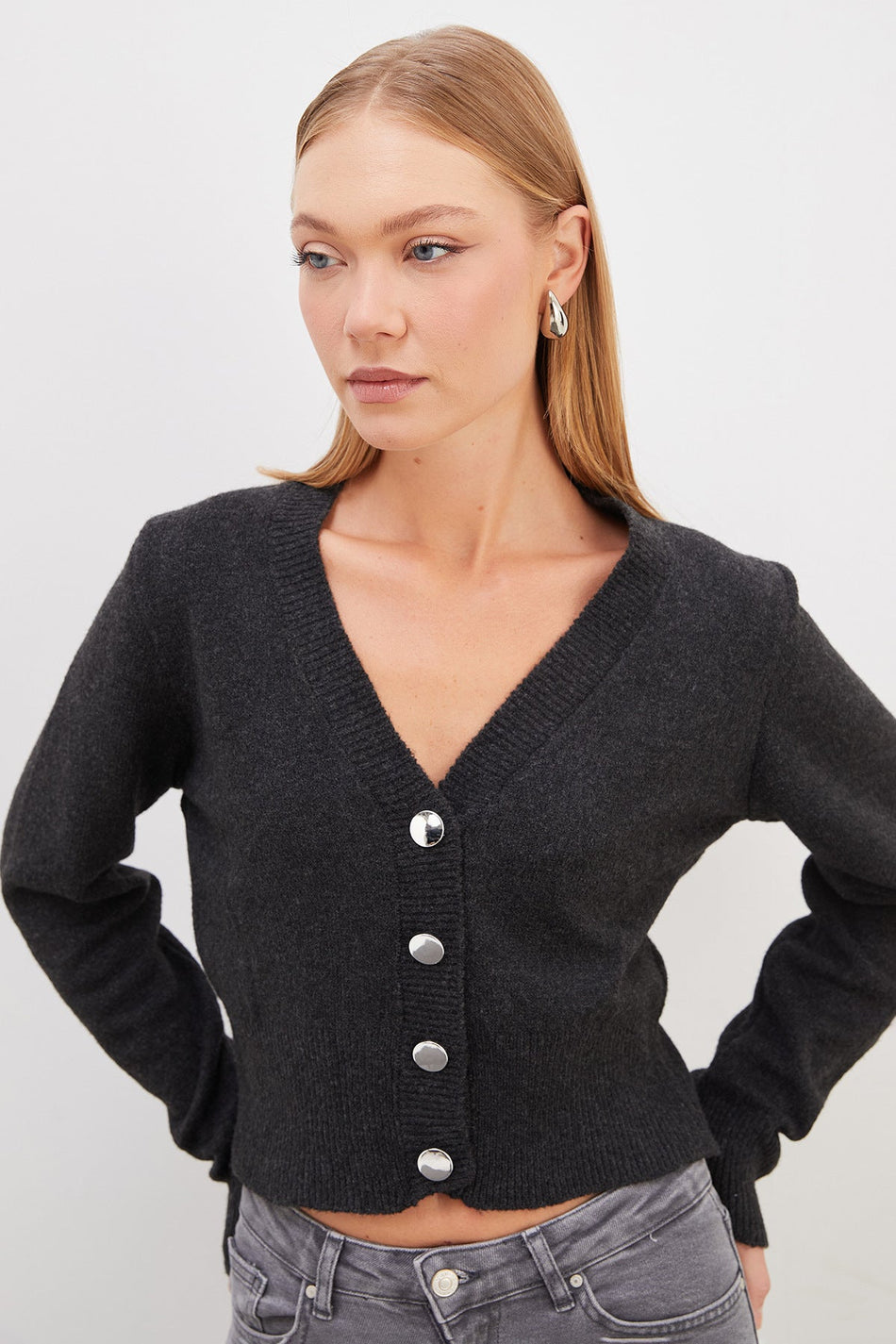 Buttoned V-Neck Knitwear Cardigan - MALLTURK