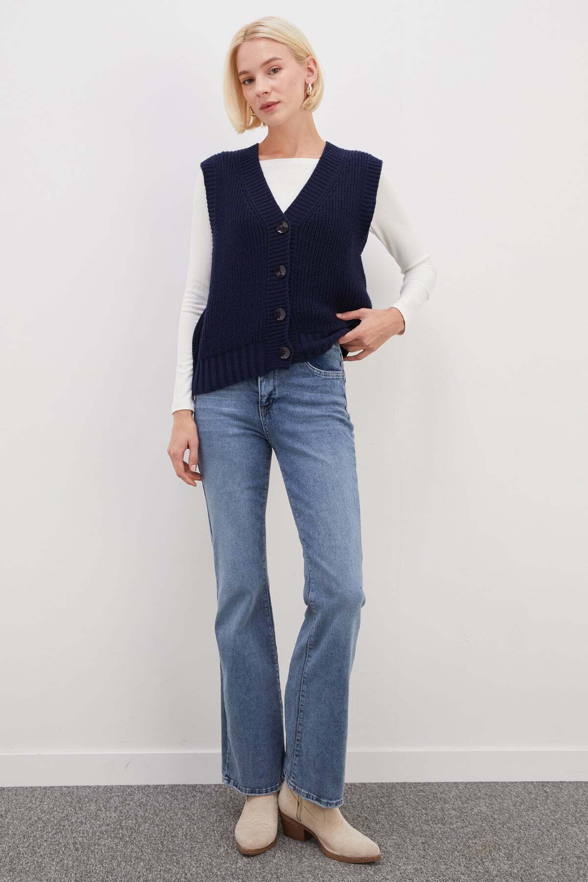Buttoned V-Neck Knitwear Vest - MALLTURK