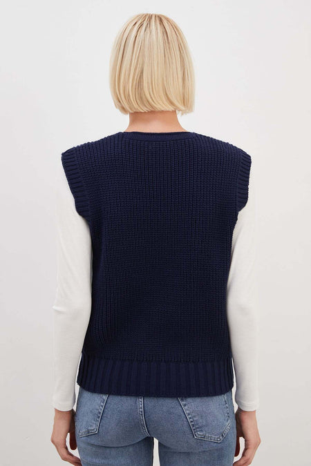Buttoned V-Neck Knitwear Vest - MALLTURK