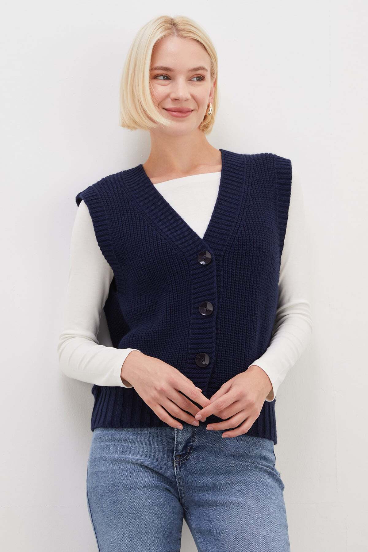 Buttoned V-Neck Knitwear Vest - MALLTURK