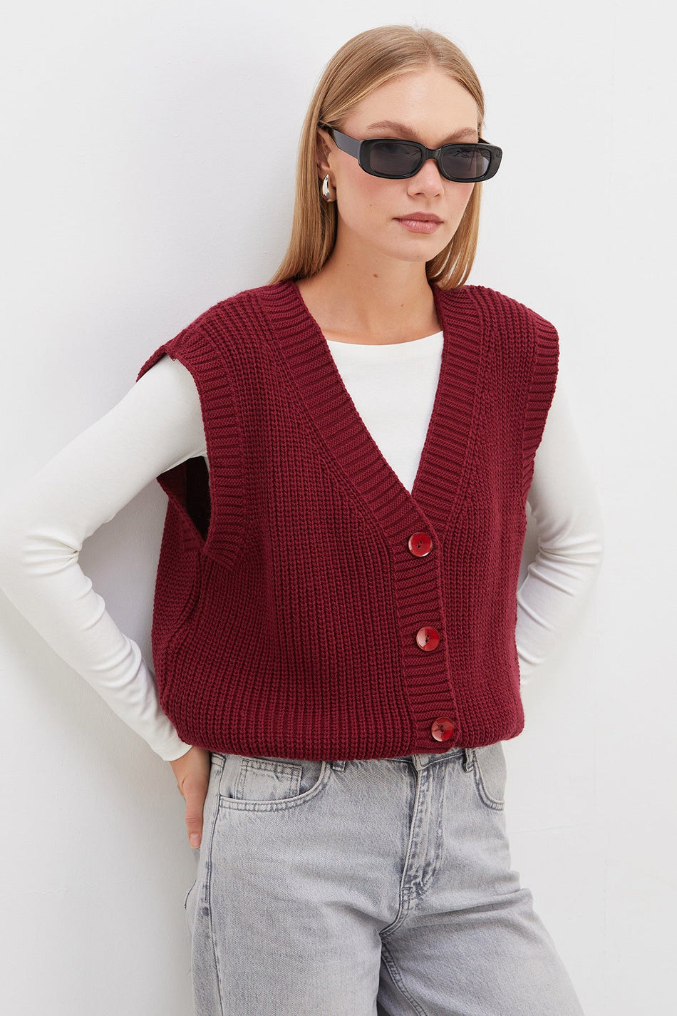 Buttoned V-Neck Knitwear Vest - MALLTURK