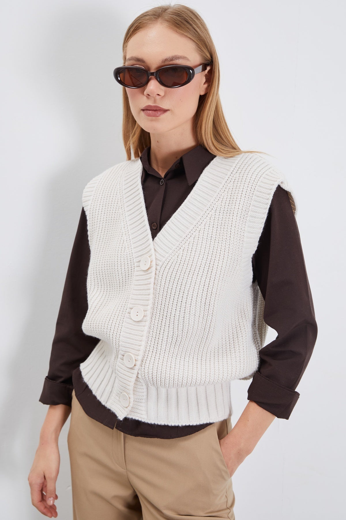 Buttoned V-Neck Knitwear Vest - MALLTURK