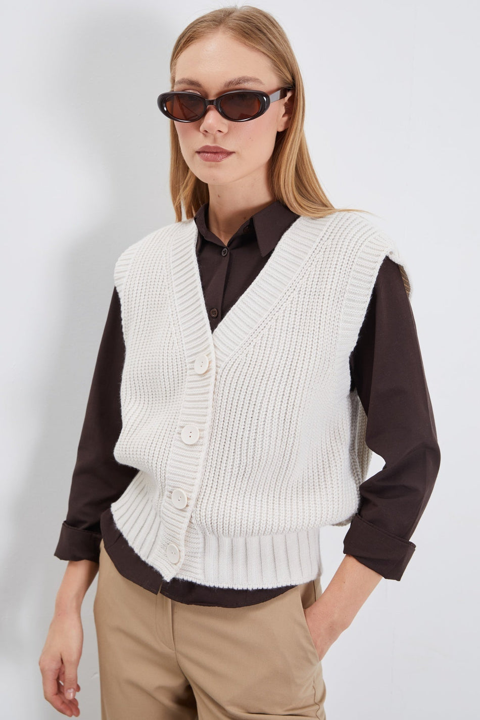 Buttoned V-Neck Knitwear Vest - MALLTURK
