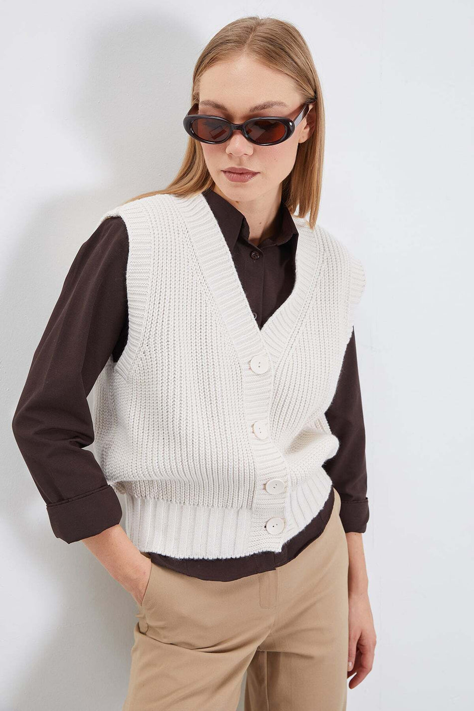 Buttoned V-Neck Knitwear Vest - MALLTURK