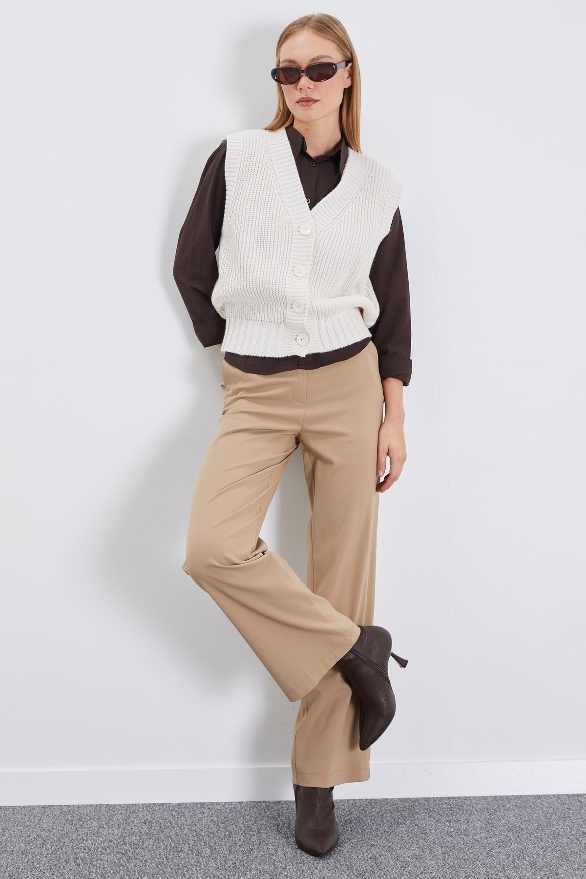 Buttoned V-Neck Knitwear Vest - MALLTURK