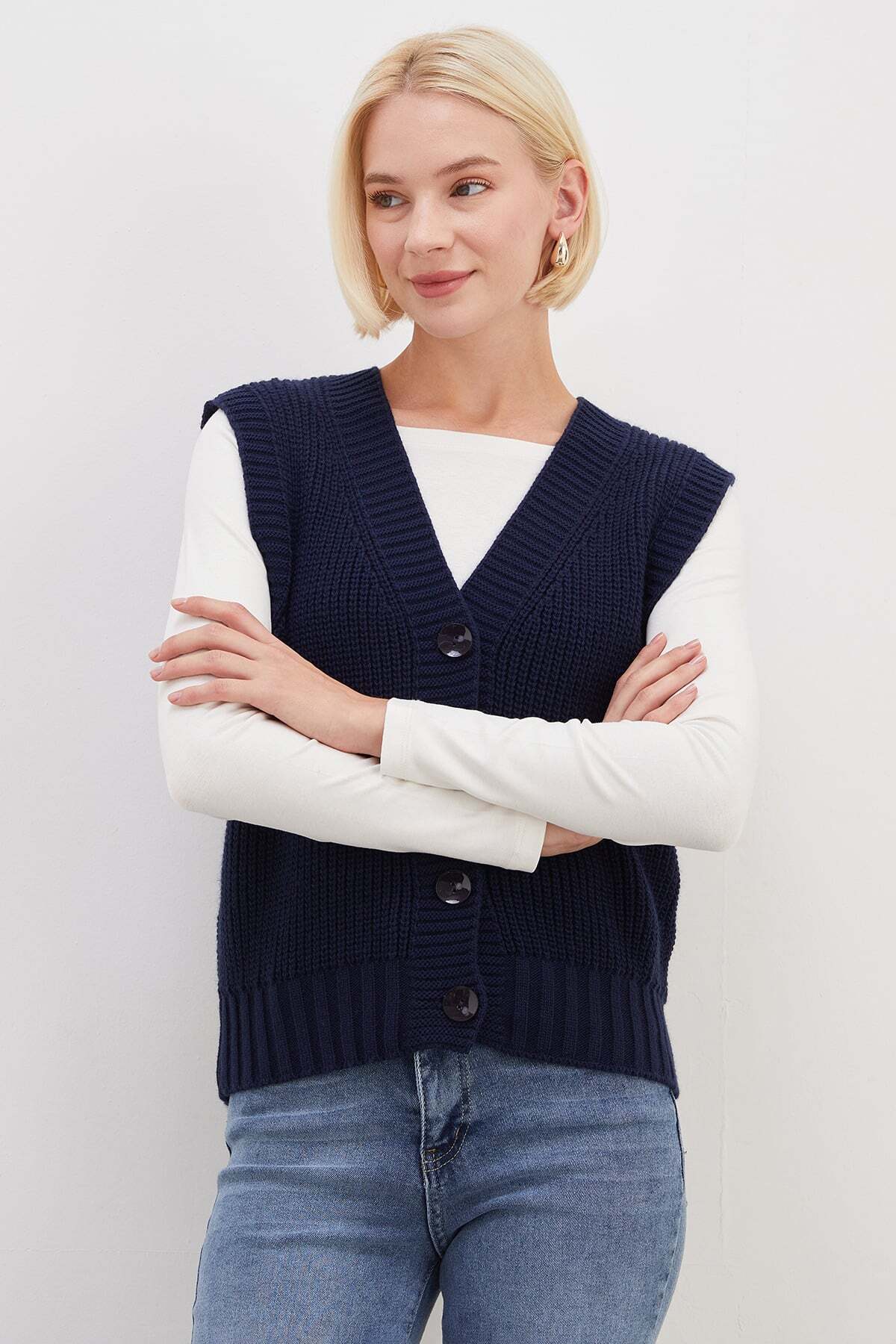 Buttoned V-Neck Knitwear Vest - MALLTURK
