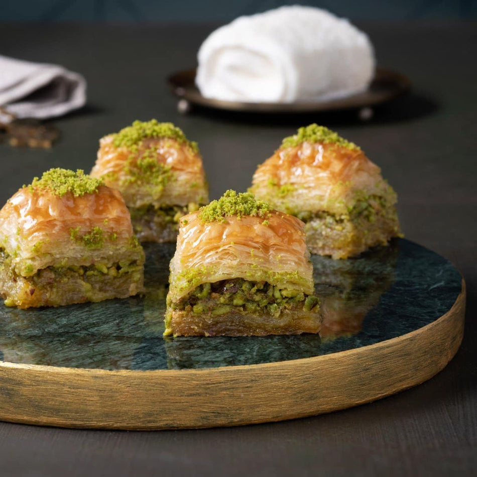 Pistachio Dry Baklava in a Gift Box, 1 kg (2.20 lbs)