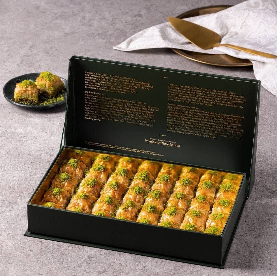 Pistachio Dry Baklava in a Gift Box, 1 kg (2.20 lbs)
