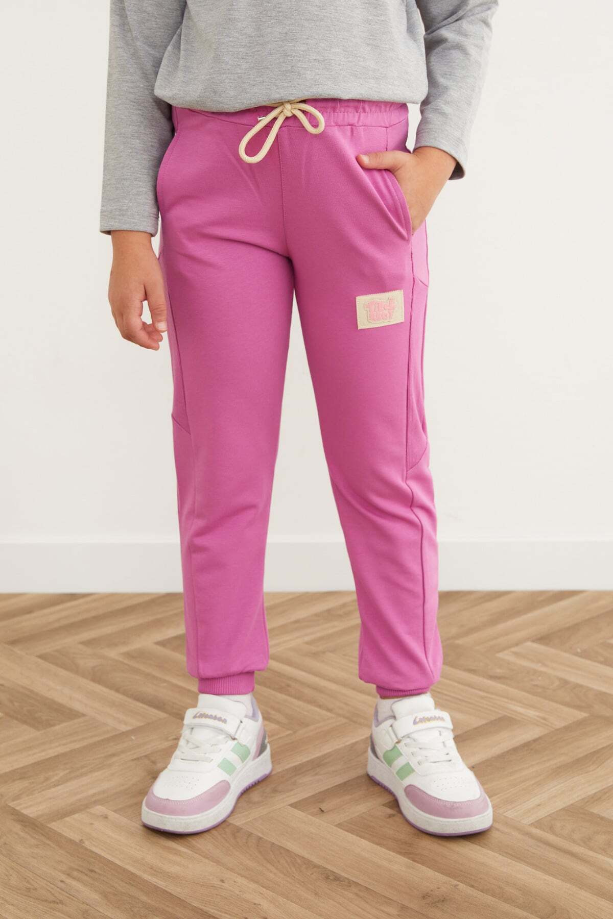 Elastic Waist Emblem Jogger Girl's Sweatpants - MALLTURK